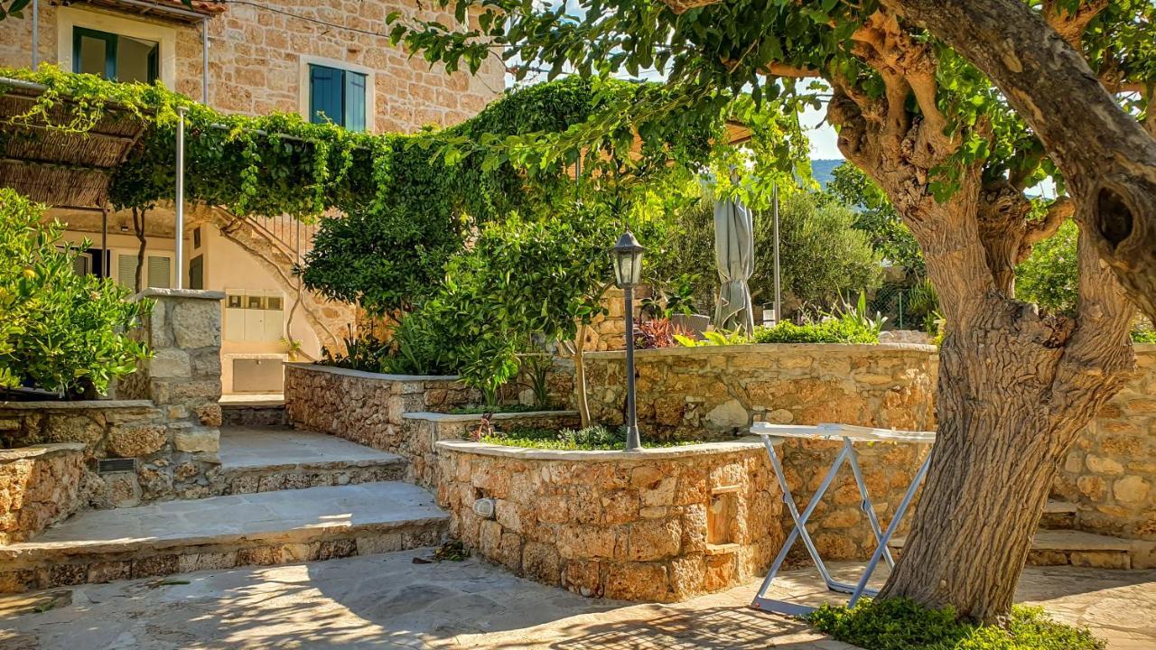 Apartments Obala Bol Exterior photo