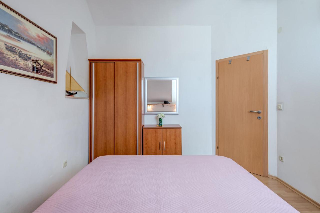 Apartments Obala Bol Exterior photo
