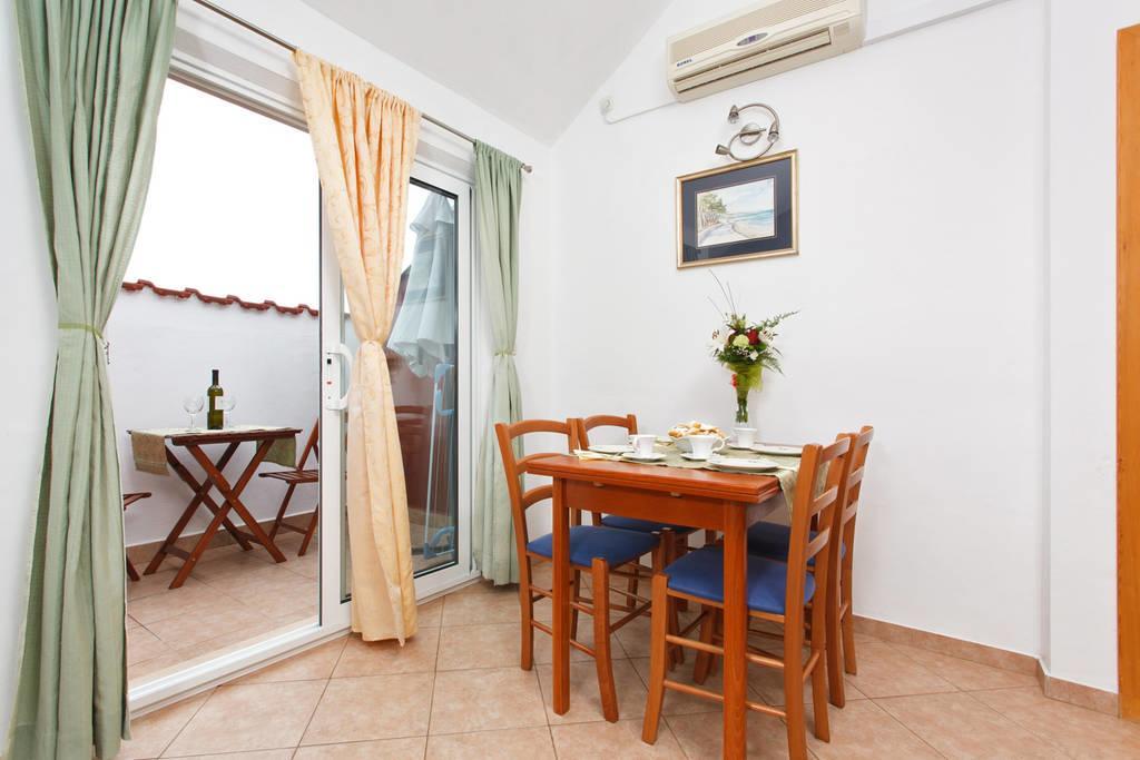 Apartments Obala Bol Exterior photo