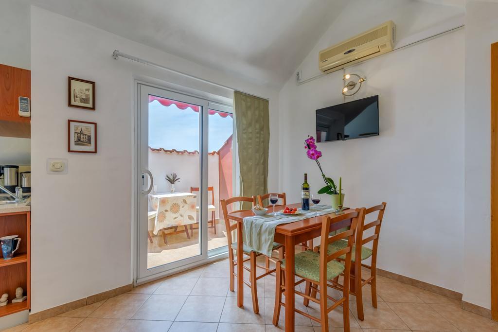 Apartments Obala Bol Exterior photo