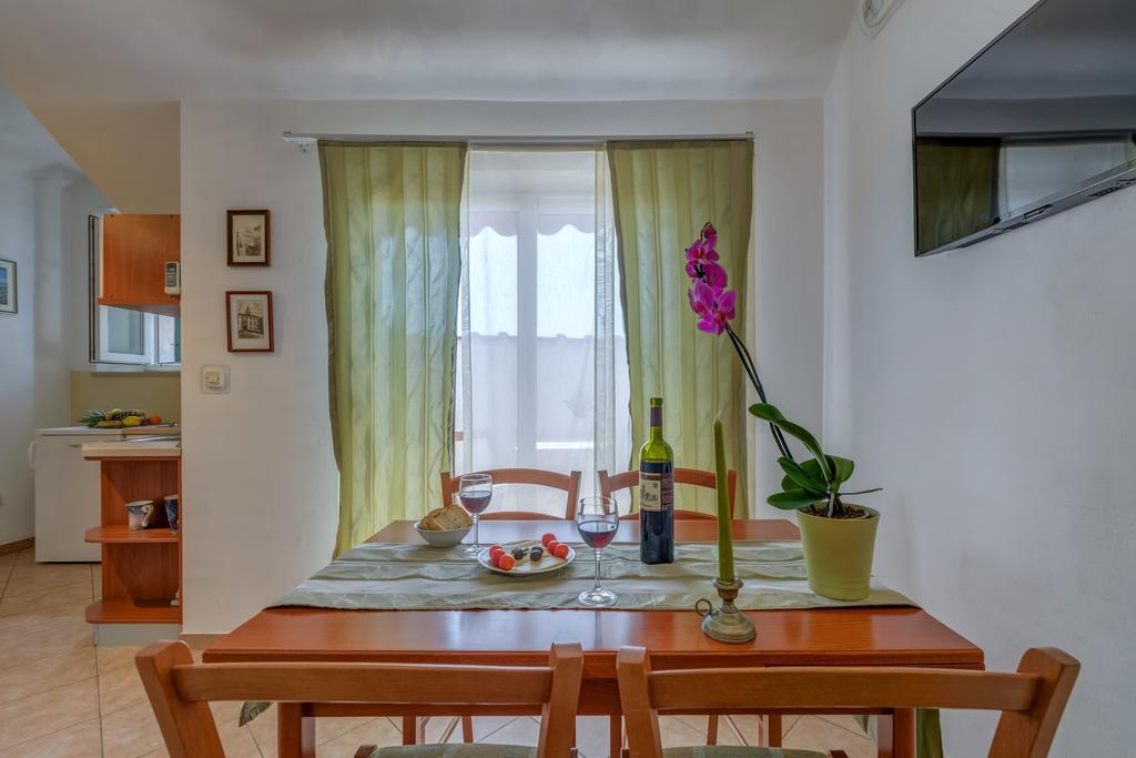 Apartments Obala Bol Exterior photo